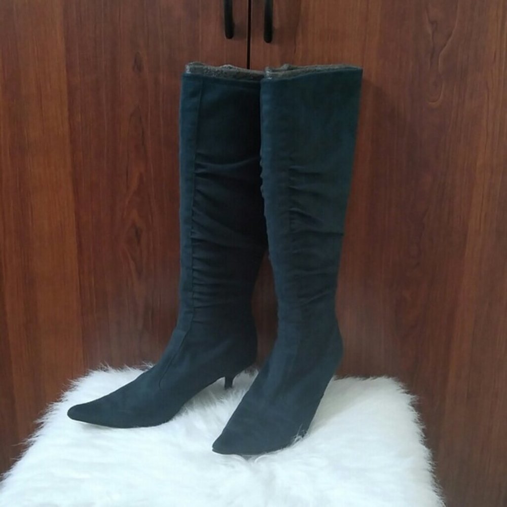 Green faux suede scrunchy tall boots size 5